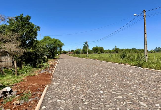 OBRAS DE PAVIMENTAÇÃO DAS RUAS DE GARRUCHOS